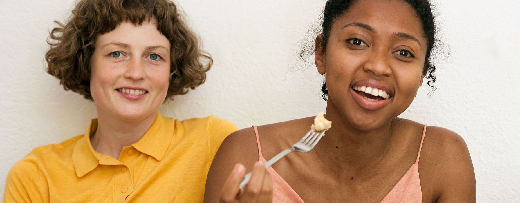 Zwei Frauen beim Essen