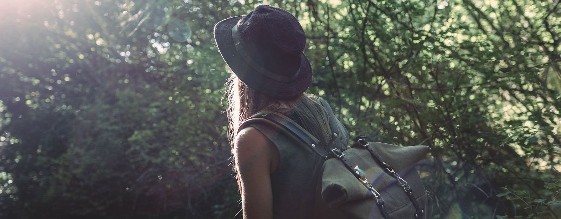 Frau im Wald