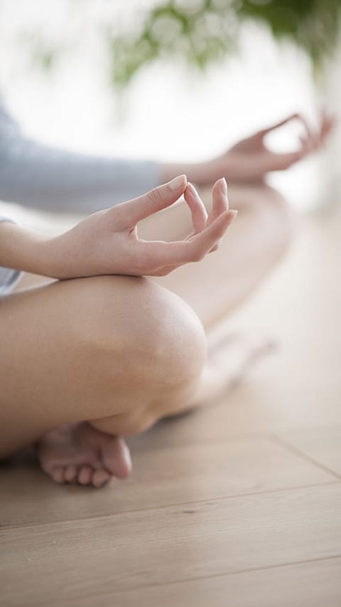 frau bei der meditation