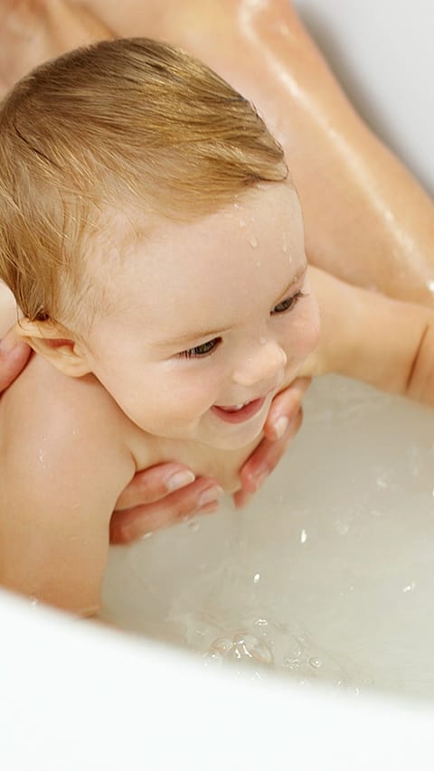 Baby in der Wanne