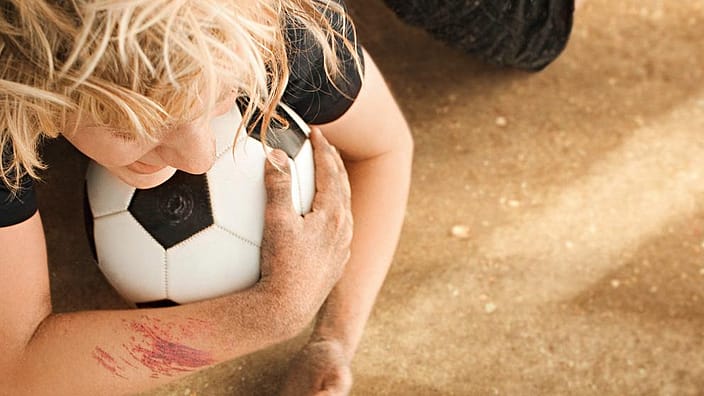 Mann mit Fussball