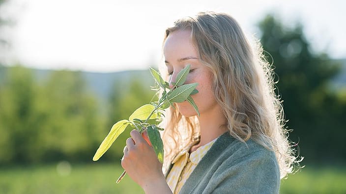 Frau in der Natur