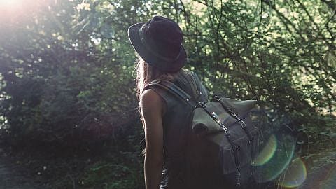 Frau im Wald