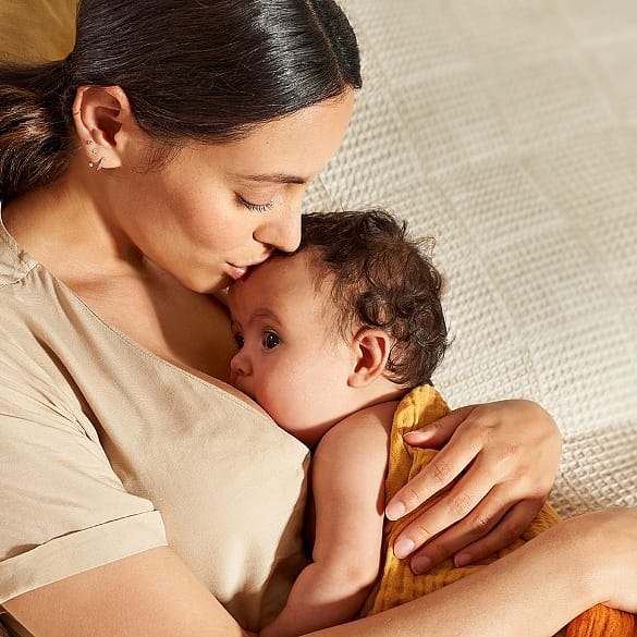 Mutter mit Baby im Arm